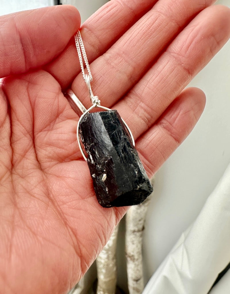 TOURMALINE (L) - BLACK RAW PENDANT