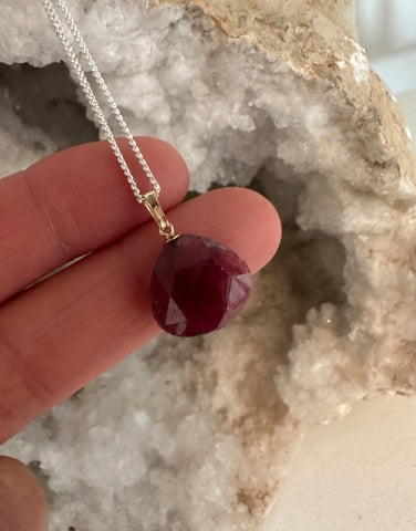 RUBY FACET TEARDROP PENDANT